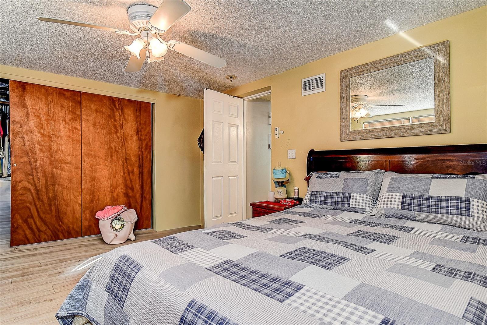 COLONIAL HILLS - Residential