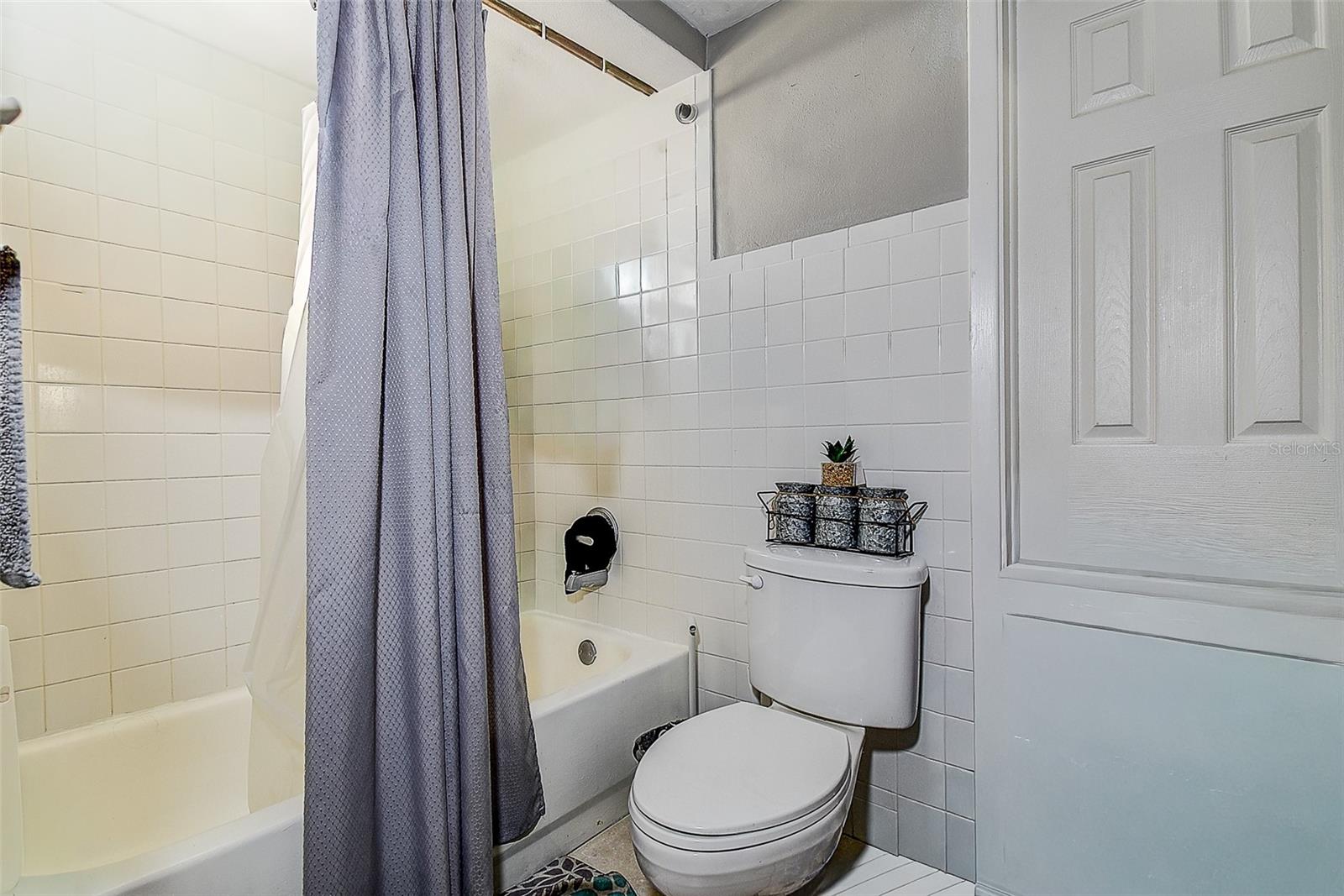 COLONIAL HILLS - Residential