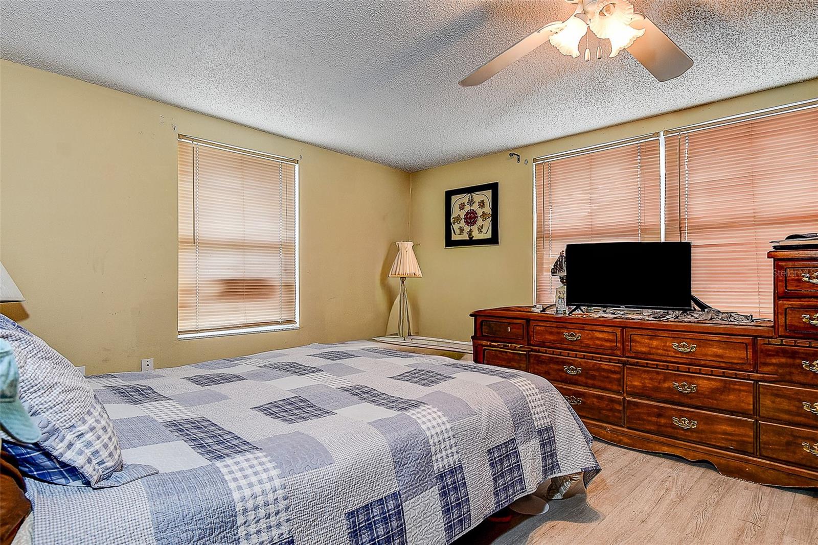 COLONIAL HILLS - Residential