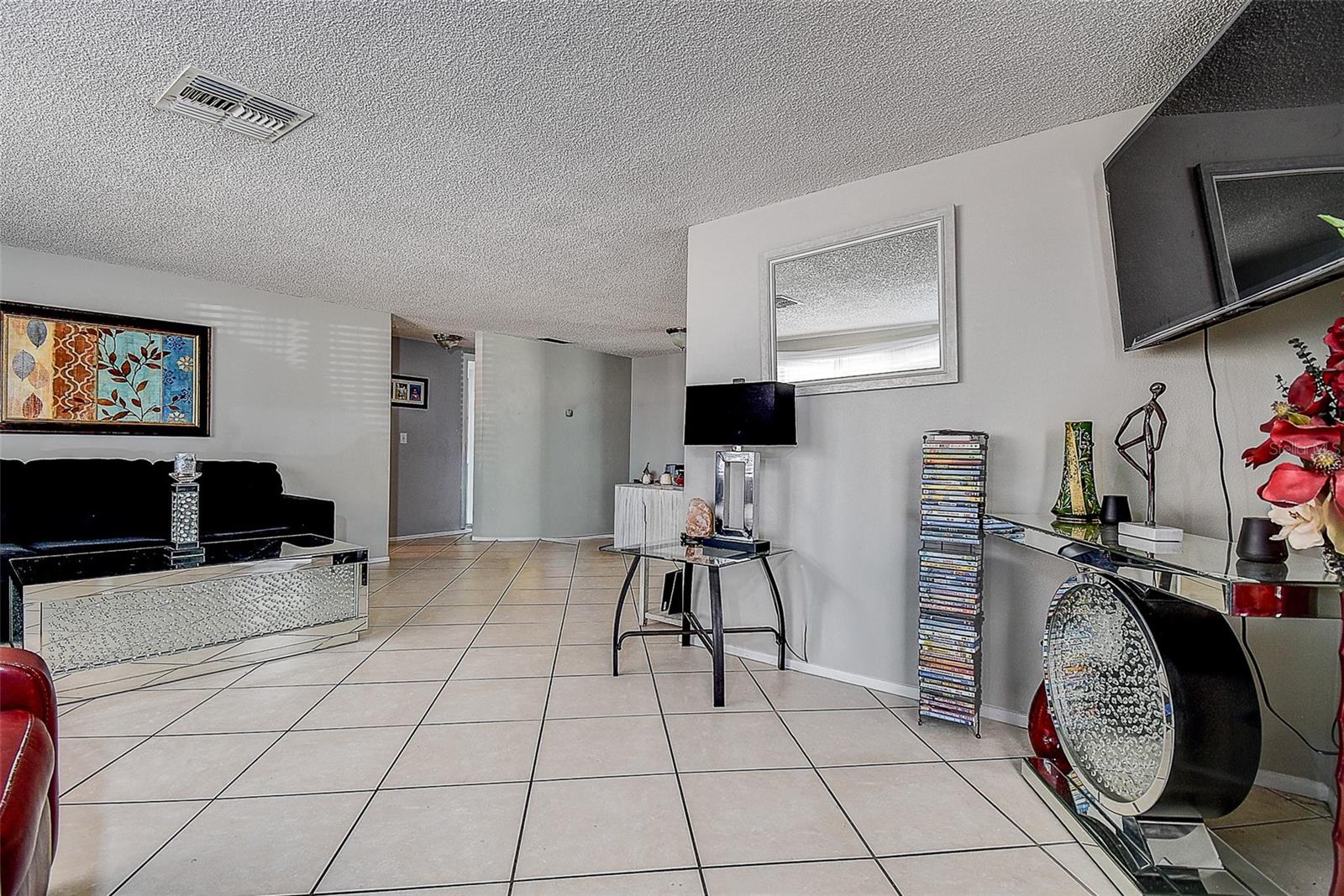 COLONIAL HILLS - Residential