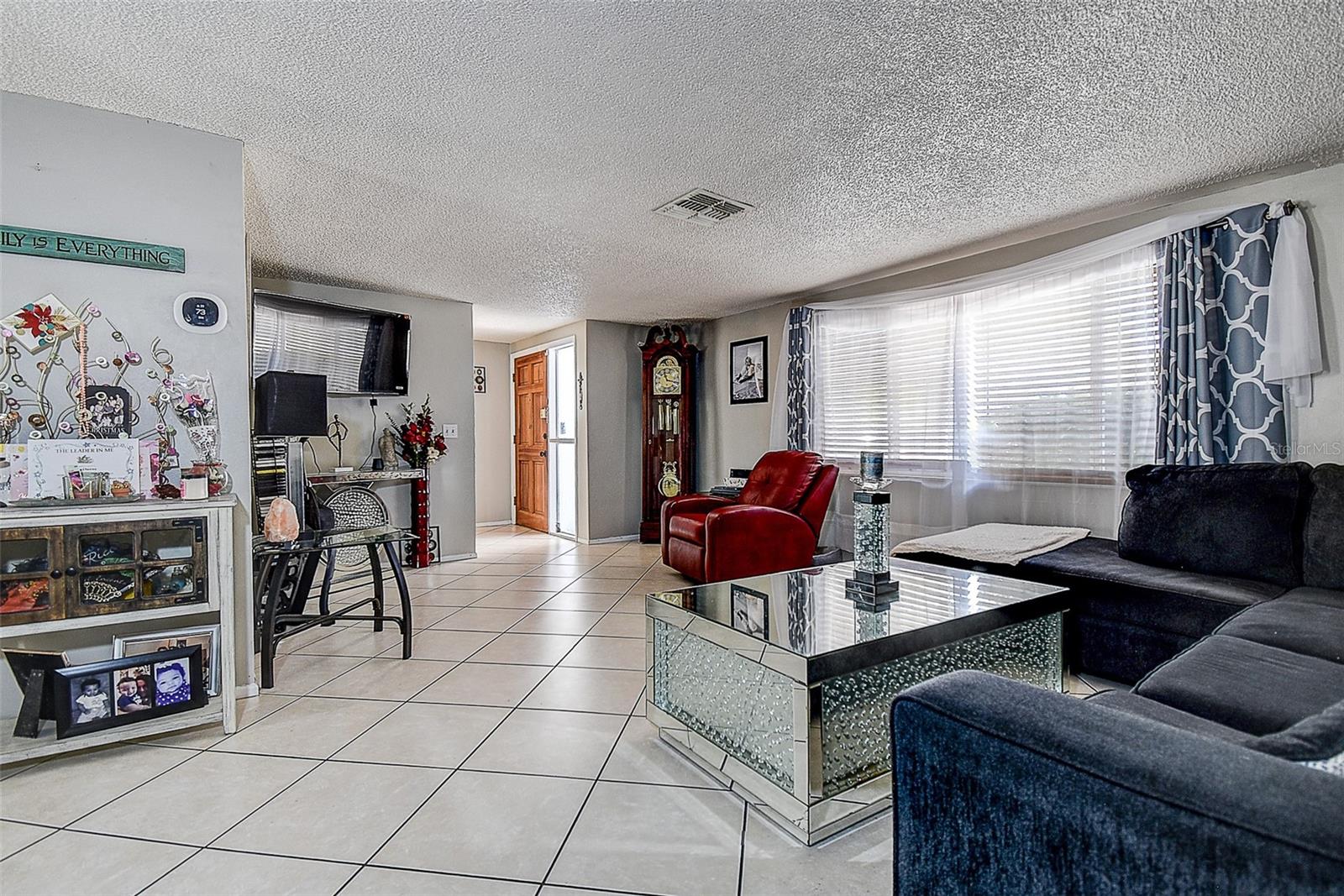 COLONIAL HILLS - Residential