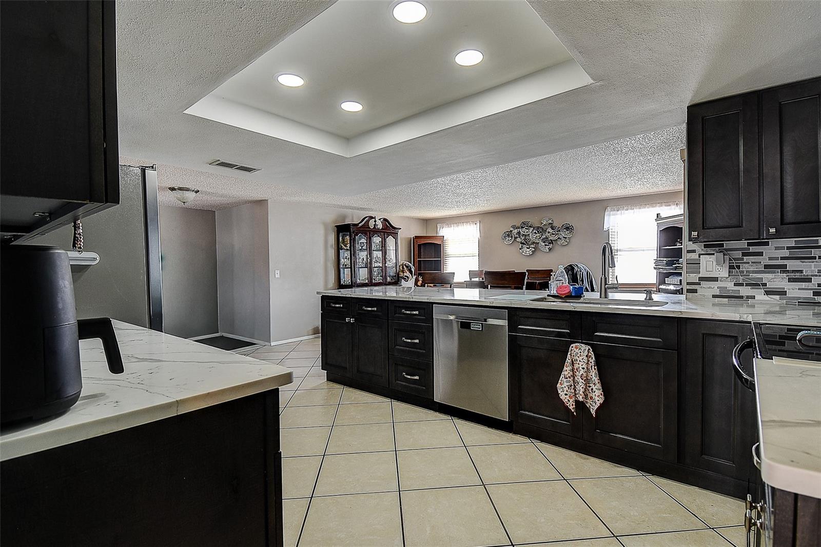 COLONIAL HILLS - Residential