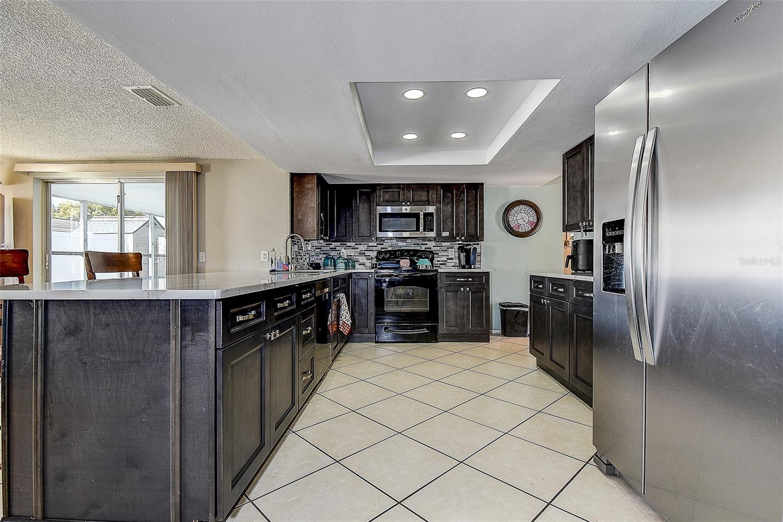 COLONIAL HILLS - Residential