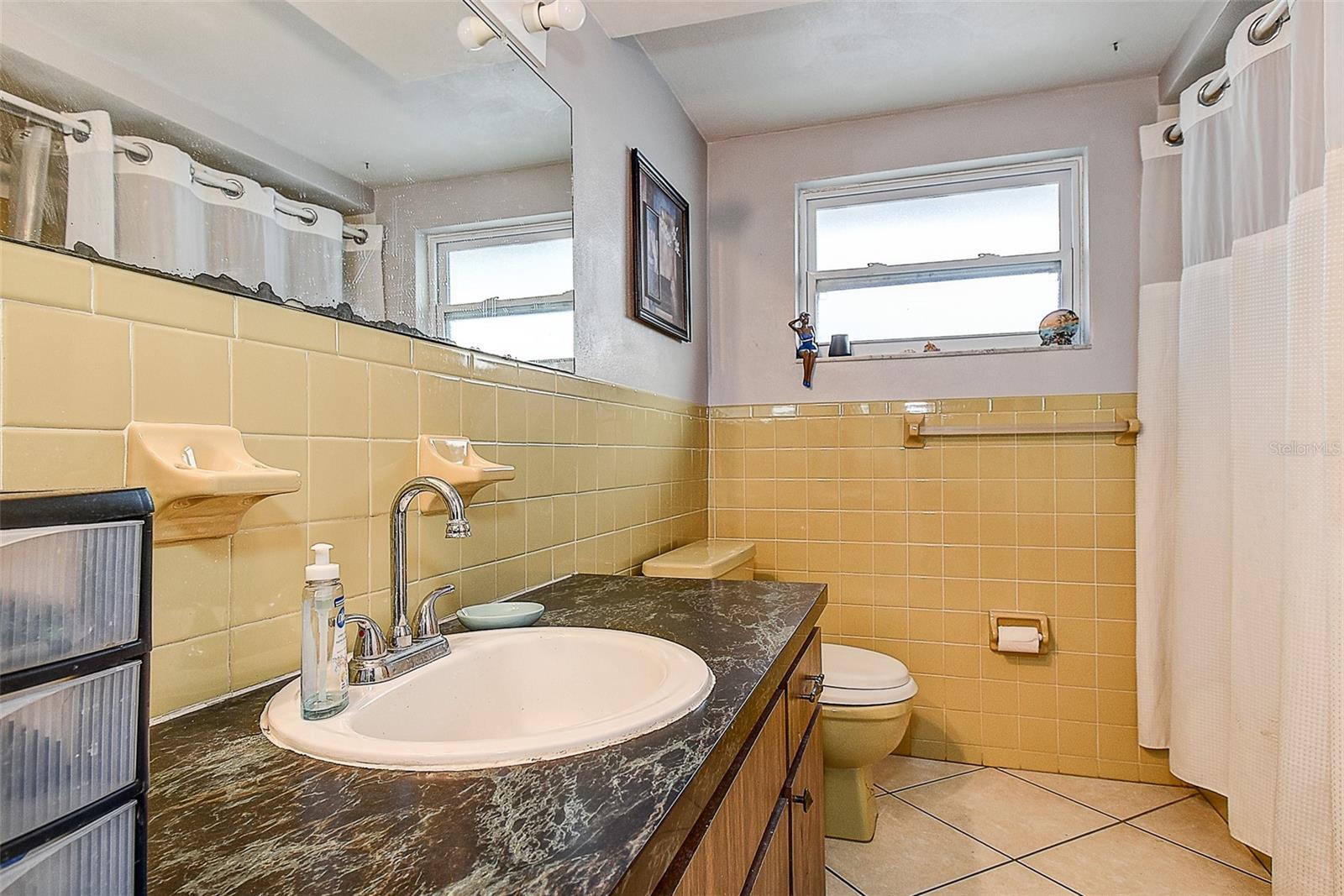 COLONIAL HILLS - Residential