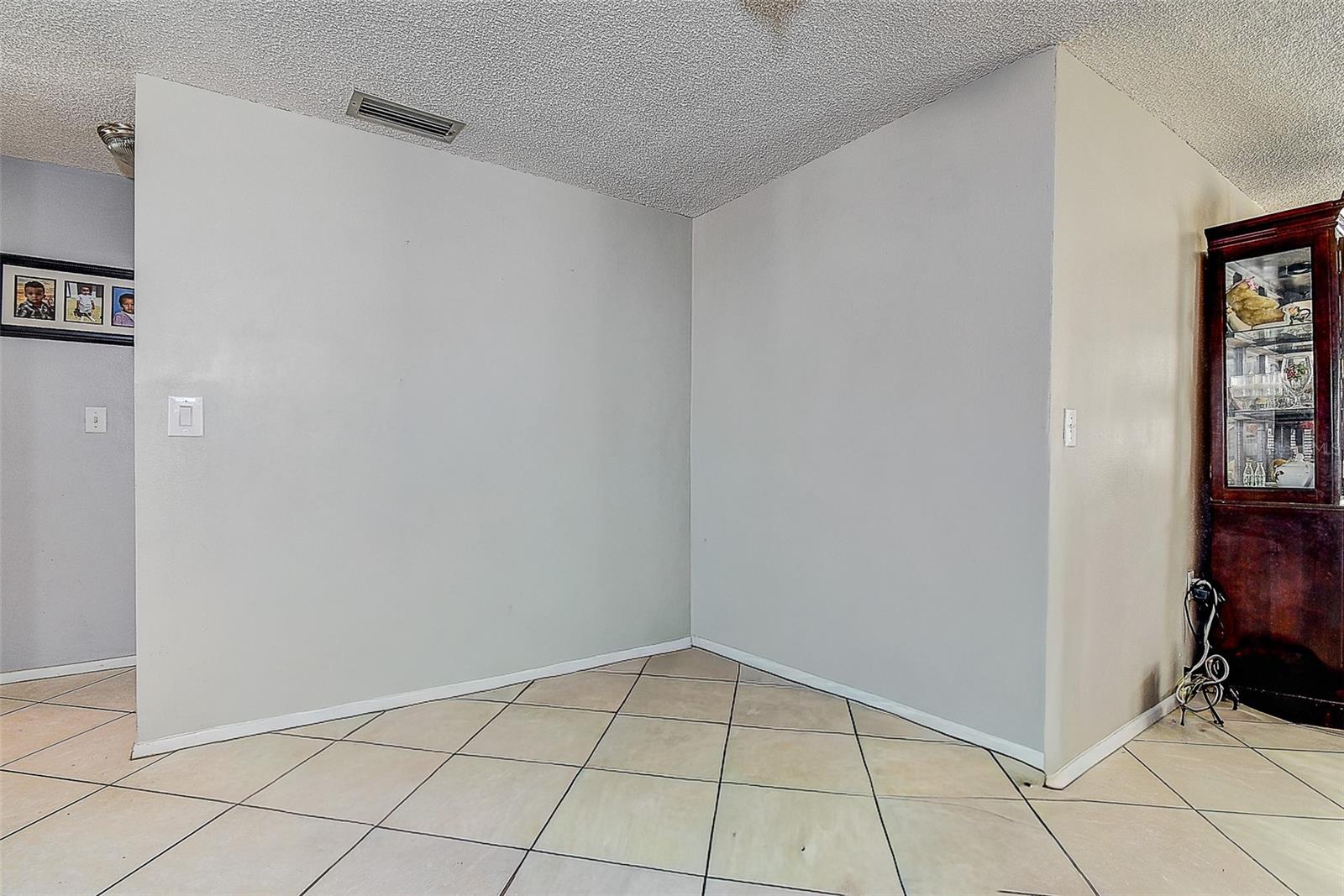 COLONIAL HILLS - Residential