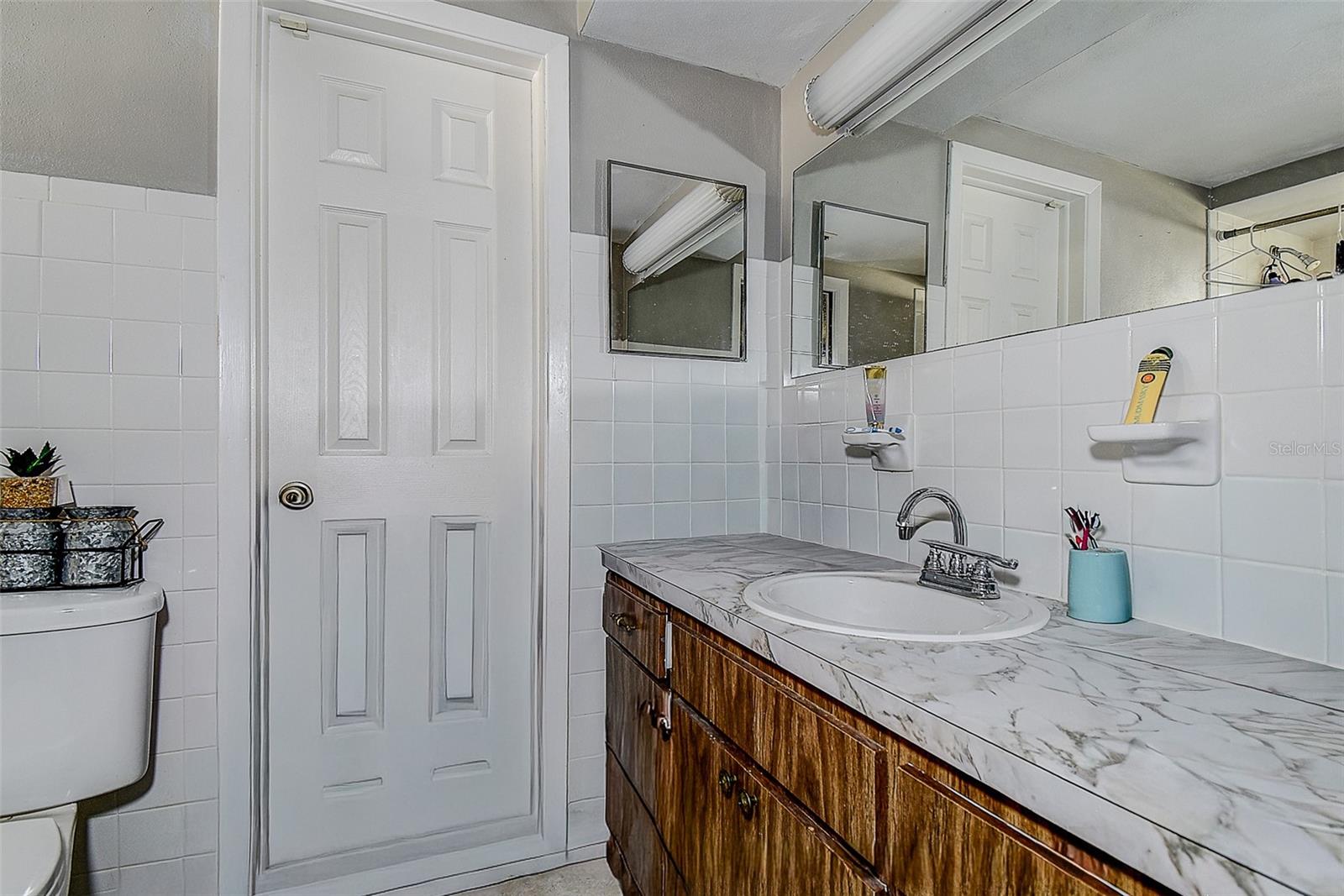 COLONIAL HILLS - Residential