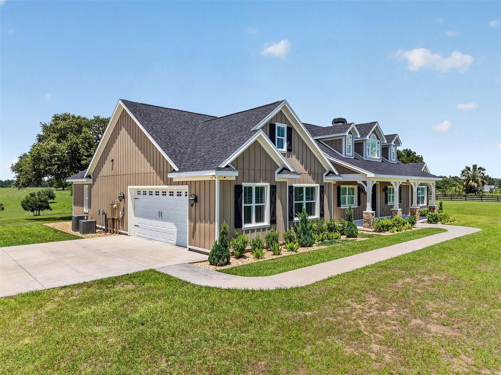Photo of 5496 Nantahala Lane, Lady Lake, FL 32159 (MLS # G5112837)