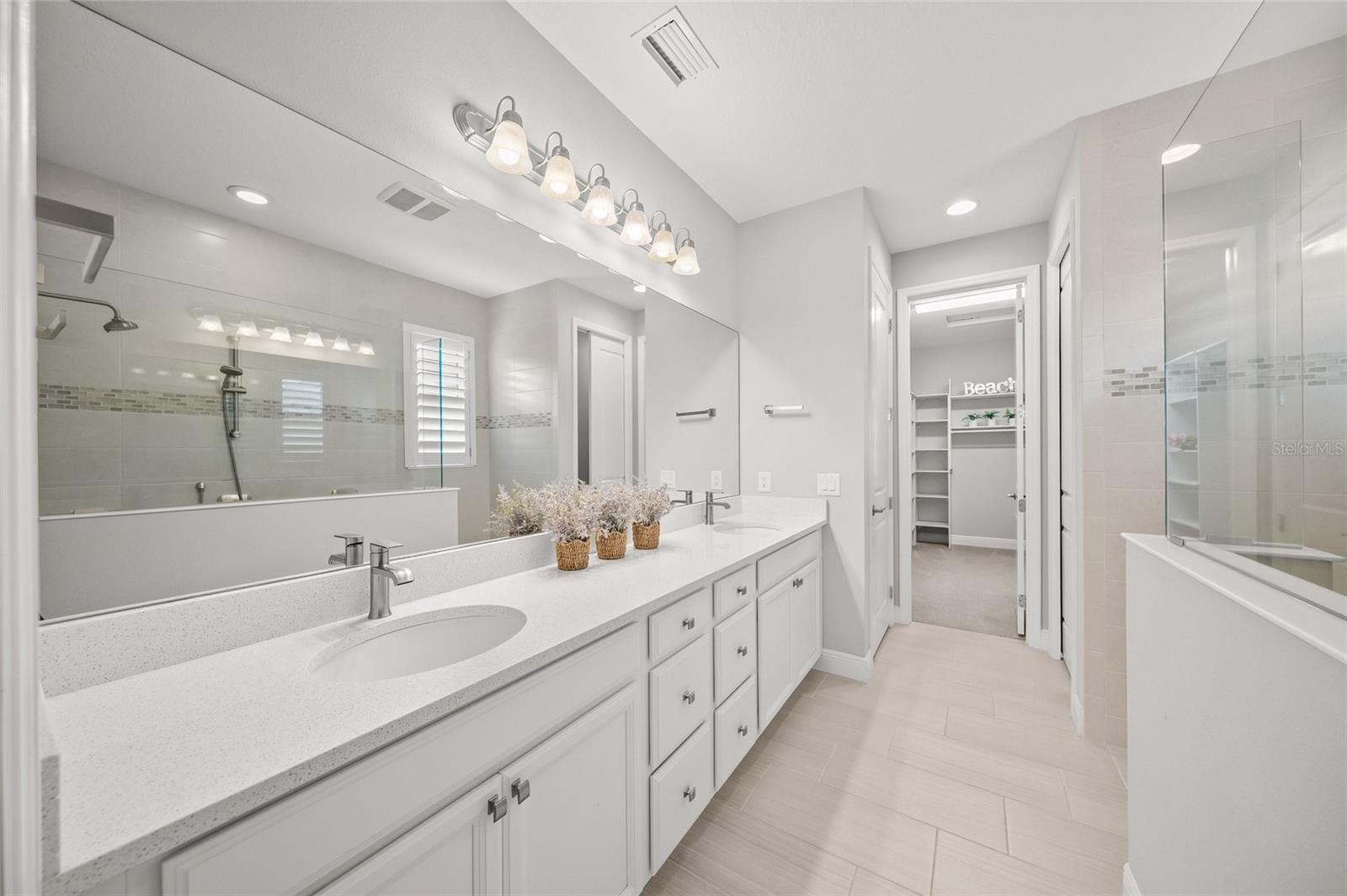 LAKEHOUSE COVE/WATERSIDE PH 4 - Residential