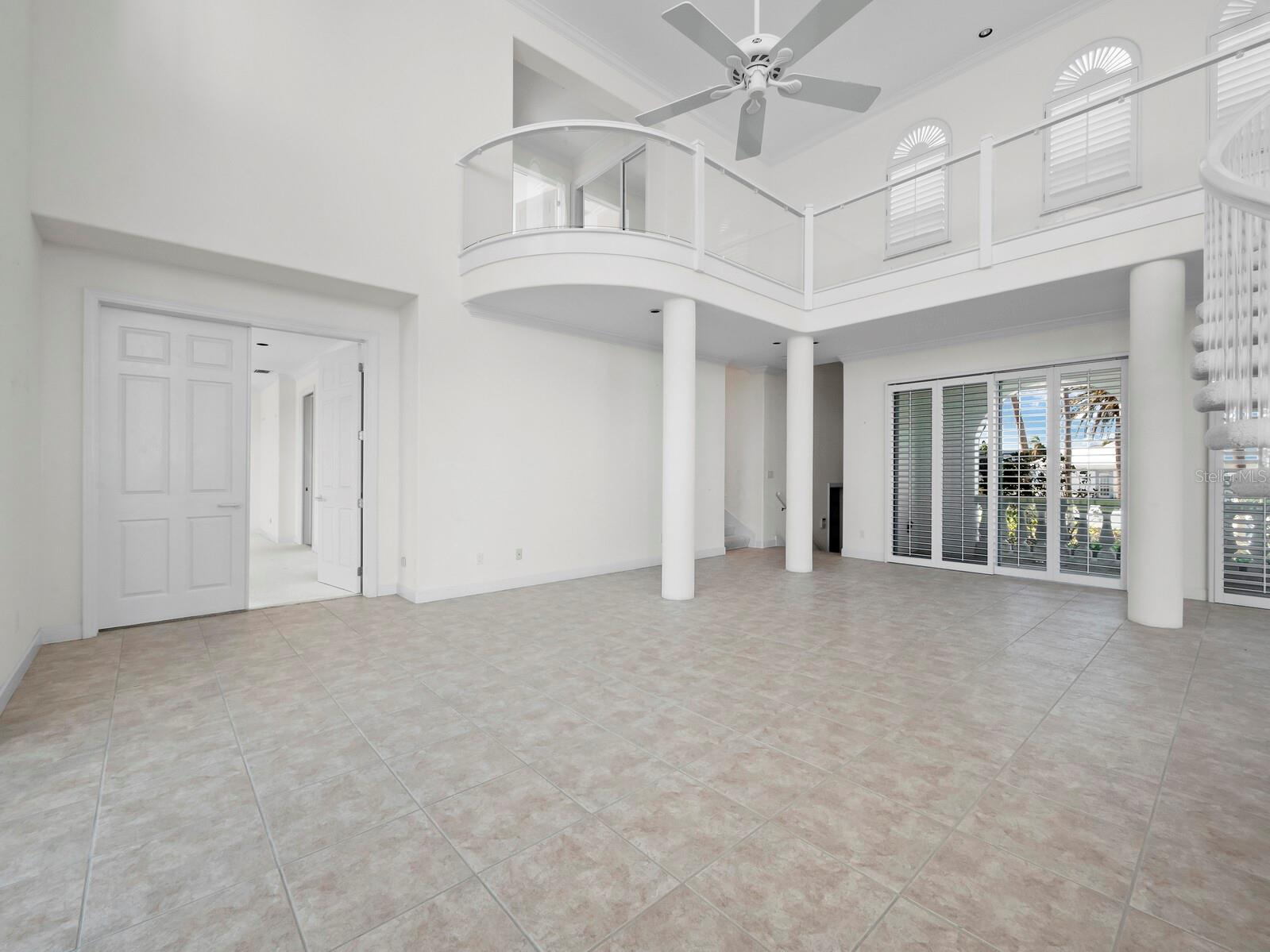 COUNTRY CLUB SHORES - Residential