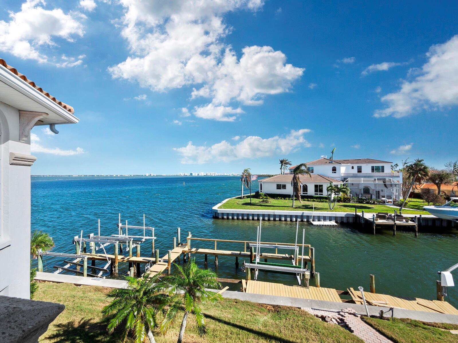 COUNTRY CLUB SHORES - Residential