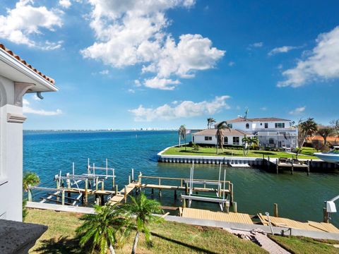 A home in LONGBOAT KEY