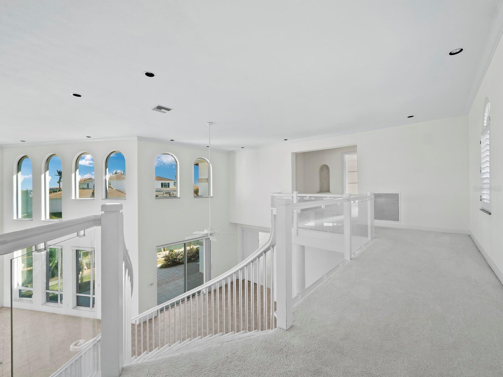 COUNTRY CLUB SHORES - Residential