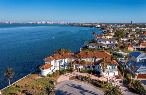 A home in LONGBOAT KEY