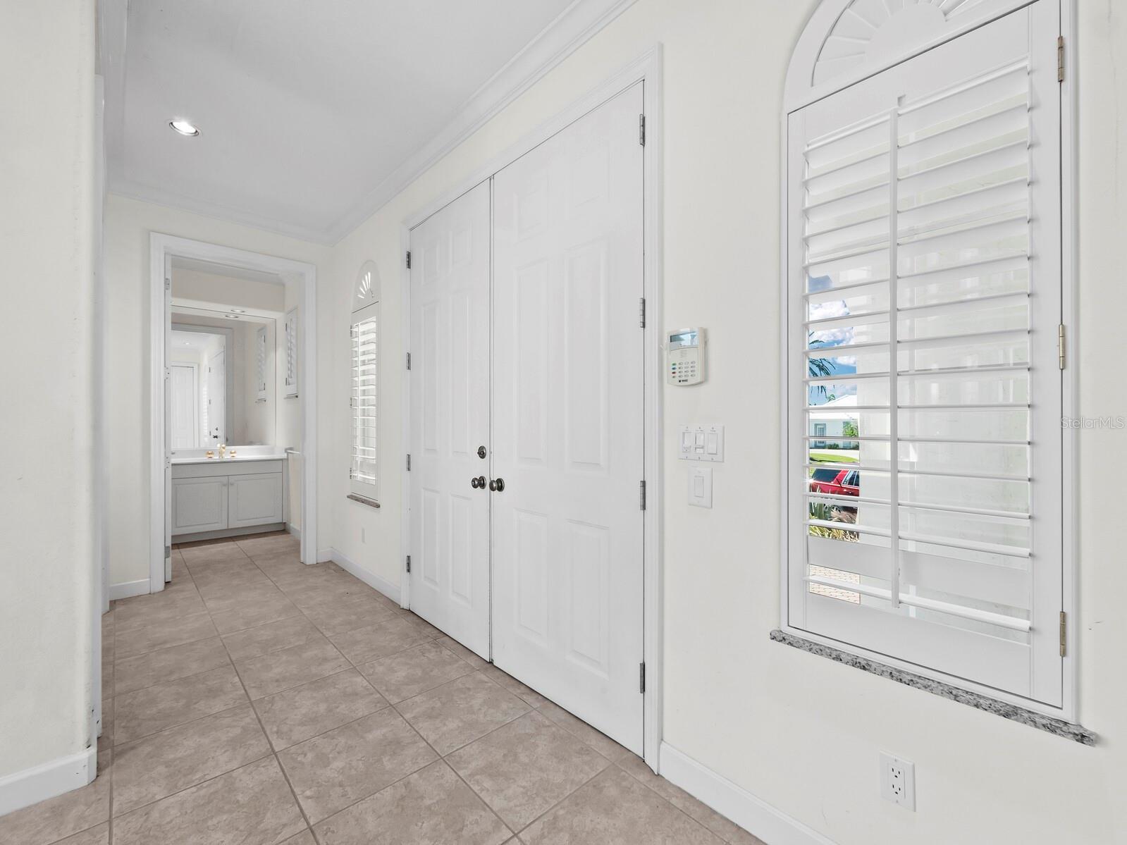 COUNTRY CLUB SHORES - Residential