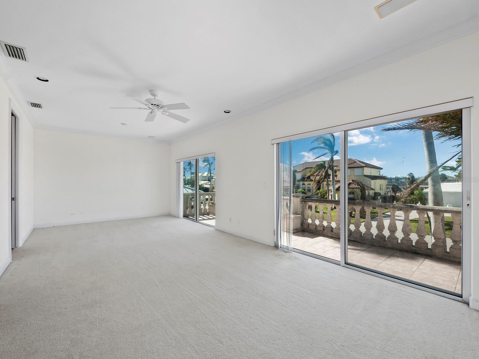 COUNTRY CLUB SHORES - Residential