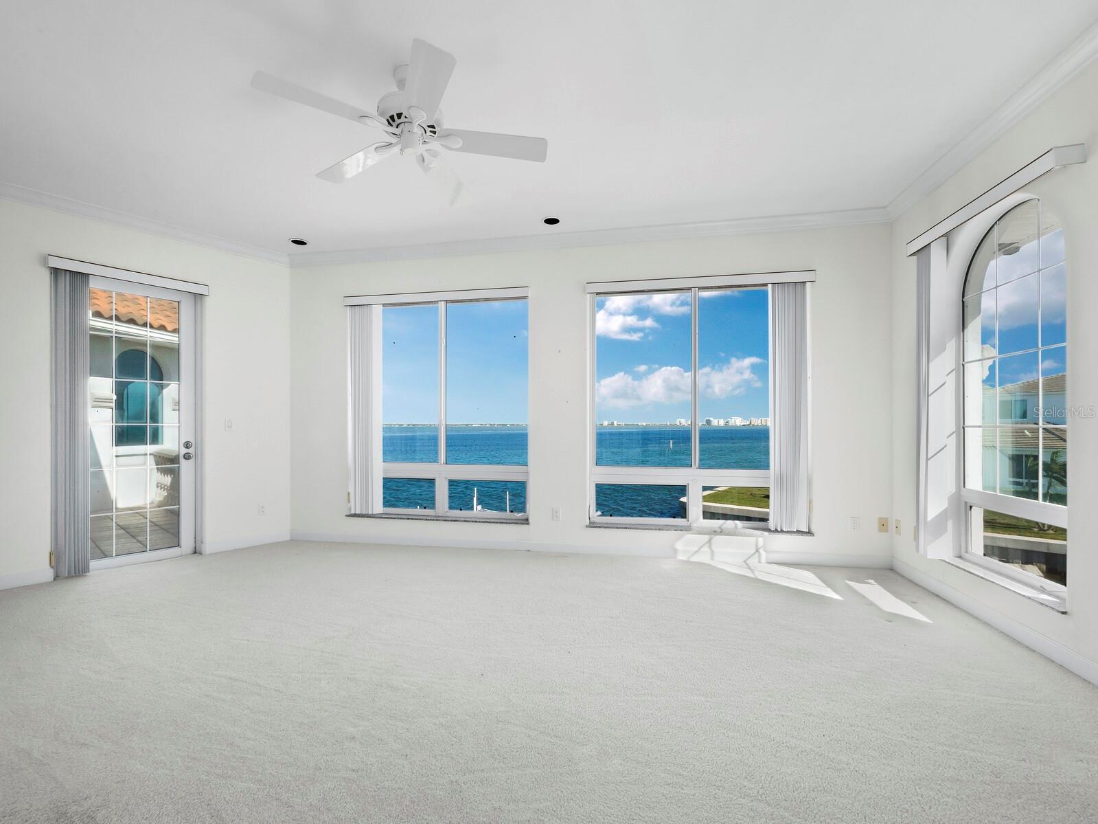 COUNTRY CLUB SHORES - Residential