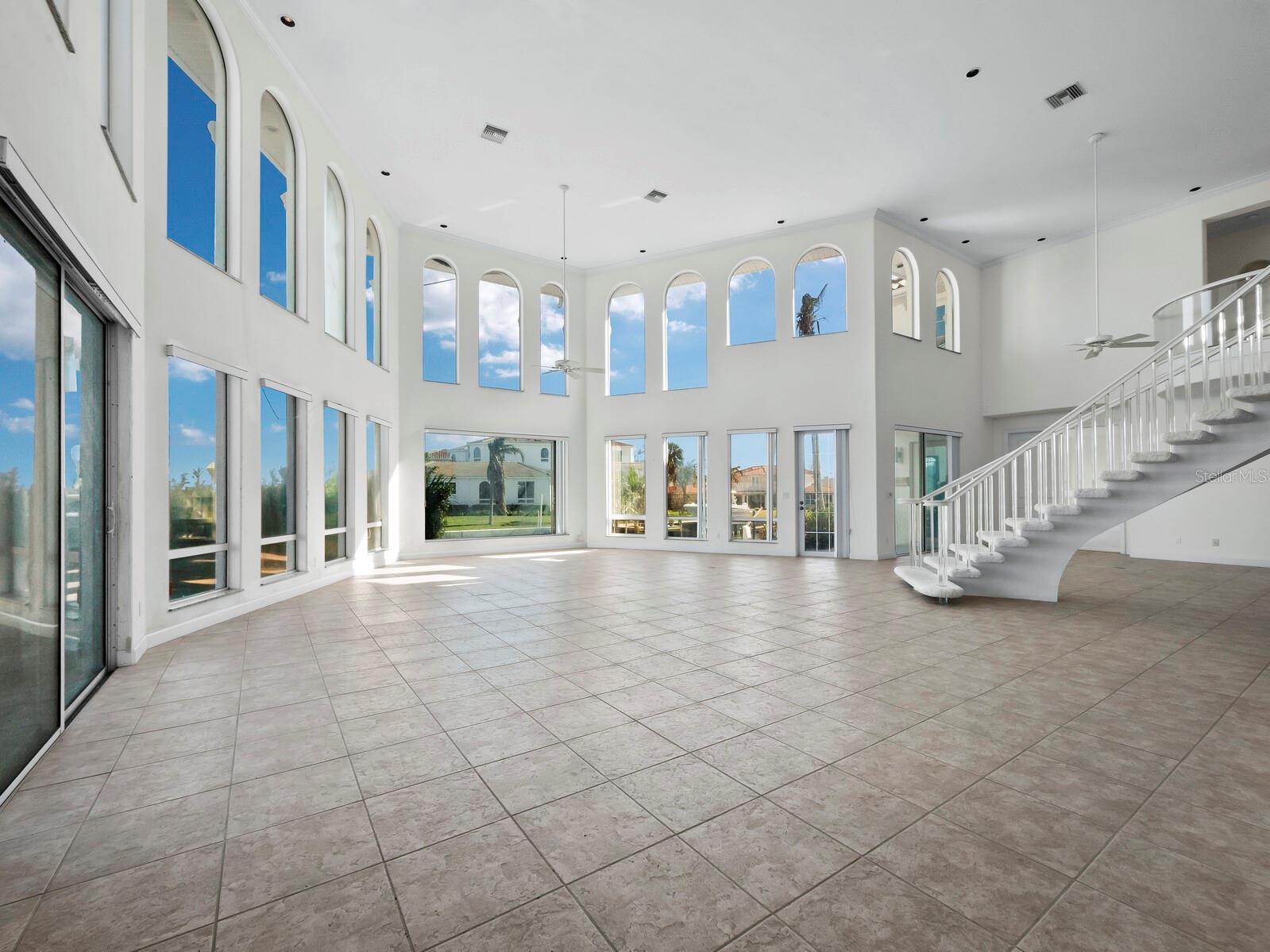 COUNTRY CLUB SHORES - Residential