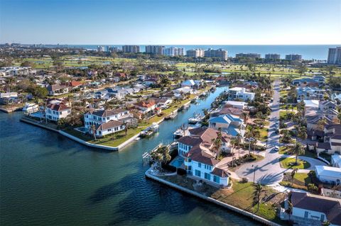 A home in LONGBOAT KEY