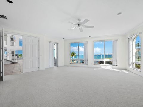 A home in LONGBOAT KEY