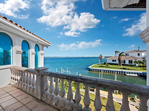 A home in LONGBOAT KEY