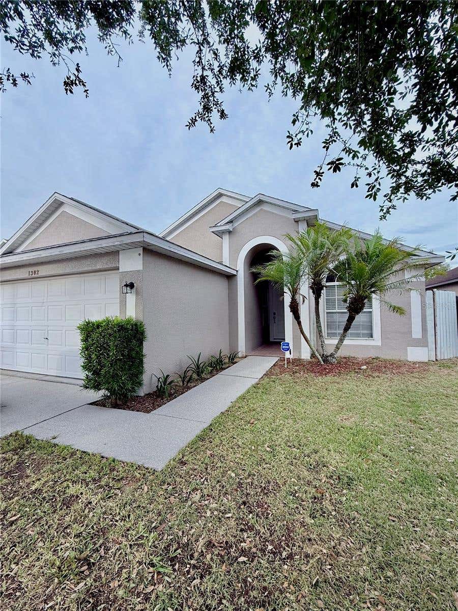 Photo of 1302 Belvoir Drive, Davenport, FL 33837 (MLS # O6417966)