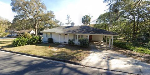 A home in MOUNT DORA