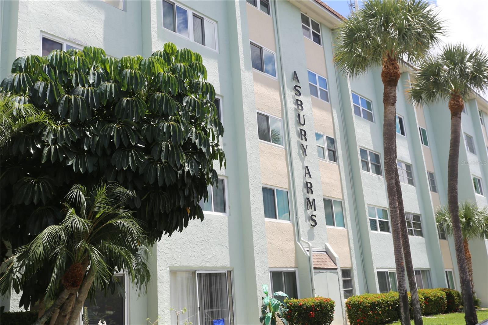2 bedroom 1 bath condo with 772 square feet of living space in the desirable 55 + community of Asbury Arms.
This home offers comfortable living with access to an outdoor pool, shuffleboard court, grilling area and club
house with full kitchen for residents and social events. Located just minutes from downtown St Pete and the
beautiful Gulf Beaches, with easy access to major roadways and Tampa International Airport. All major
groceries stores and retail shops plus dining are near. Ideal for full time living or lock and leave seasonal living
with lower HOA in an ideal location.