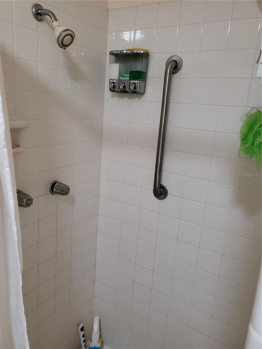 CAMBRIDGE E CONDO REV - Residential Lease