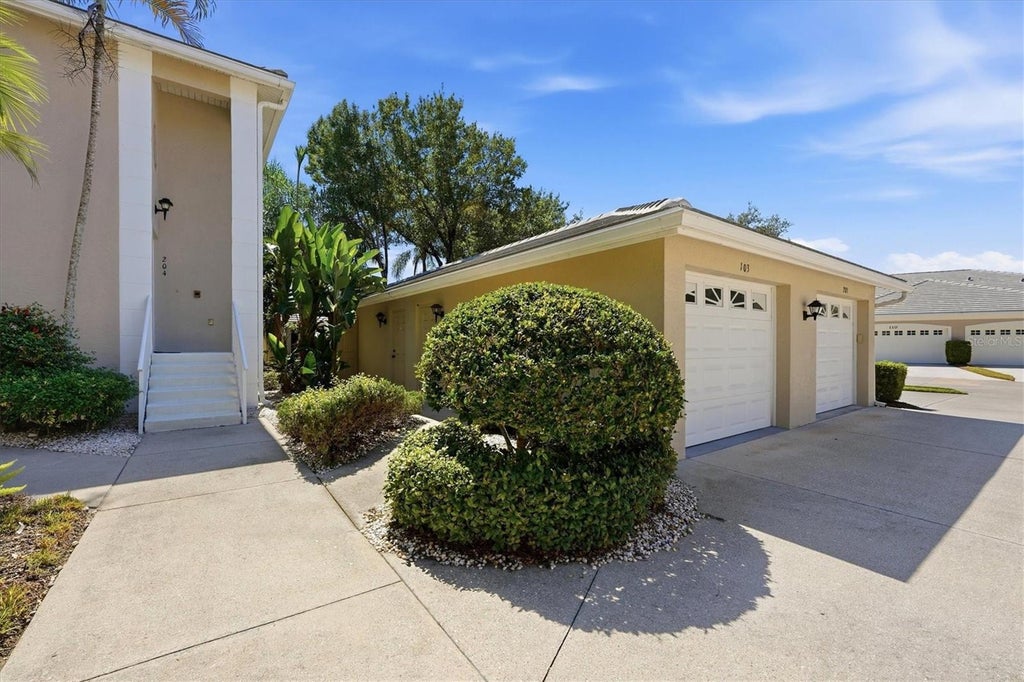 Photo of 111 Woodbridge Drive #204, Venice, FL 34293 (MLS # N6145945)