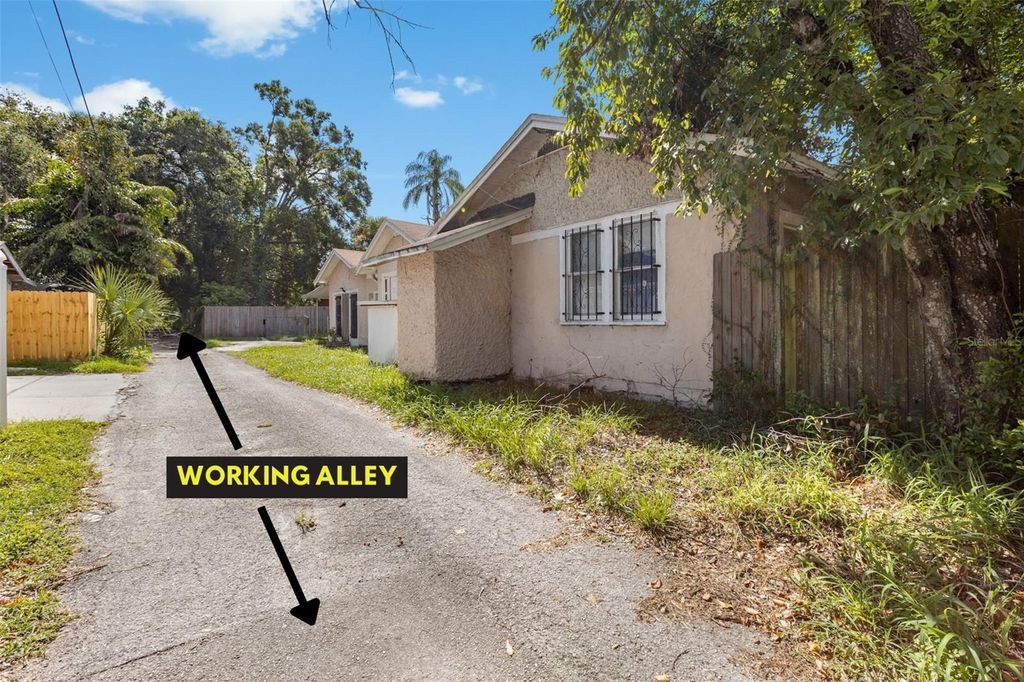 Photo of 1008 E Comanche Avenue, Tampa, FL 33604 (MLS # TB8419574)