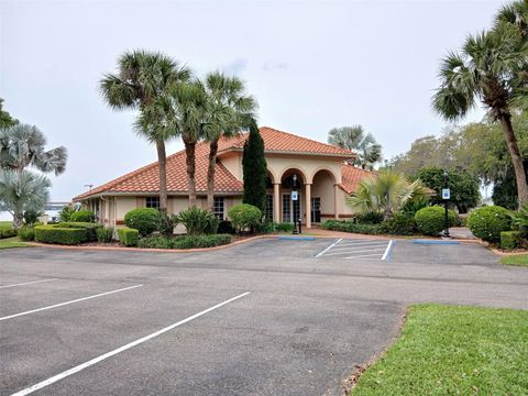 A home in WINTER HAVEN