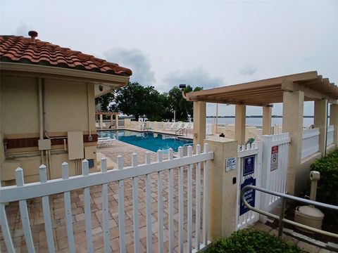 A home in WINTER HAVEN