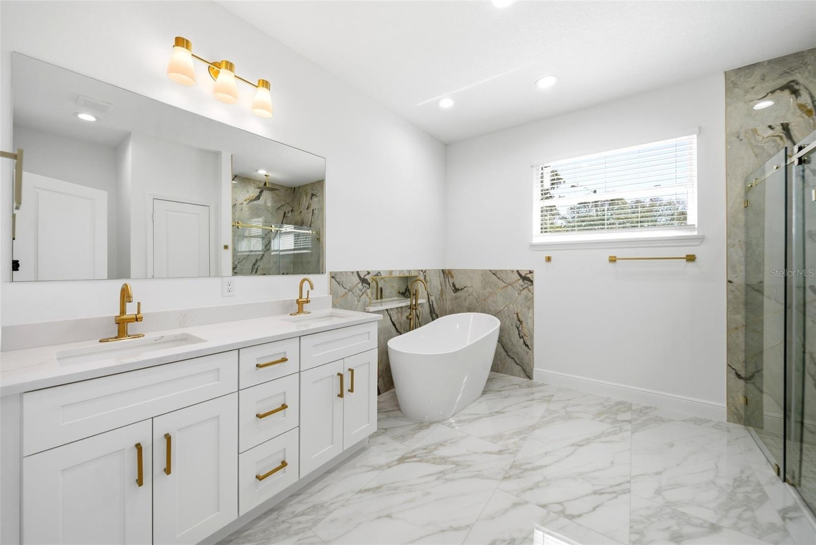 1002 WILLIAMS STREET