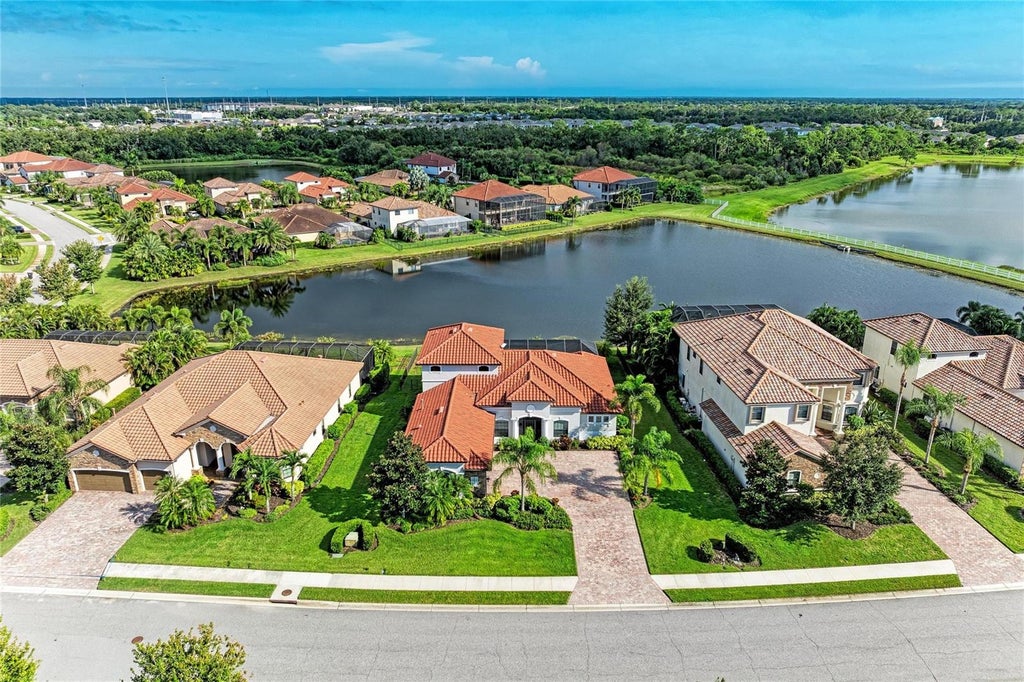 Photo of 5672 Cloverleaf Run, Lakewood Ranch, FL 34211 (MLS # A4706450)