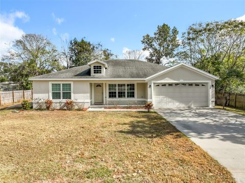 Photo of 608 Masters Avenue, Wildwood, FL 34785 (MLS # O6375584)