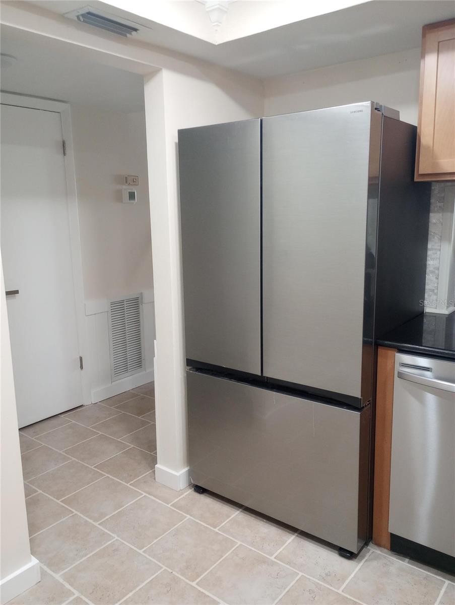 1310 GLEN OAKS DRIVE E 183E