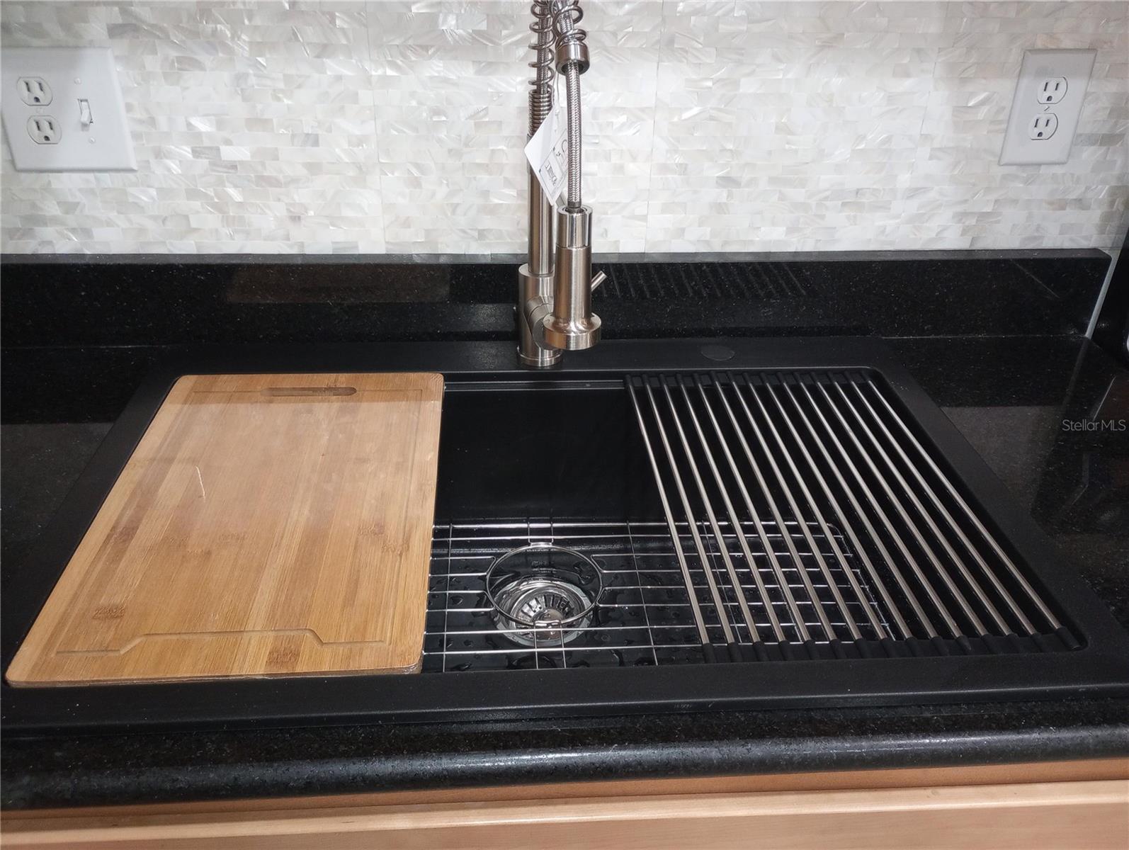 GLEN OAKS GARDEN APTS 2 PH2 - Residential