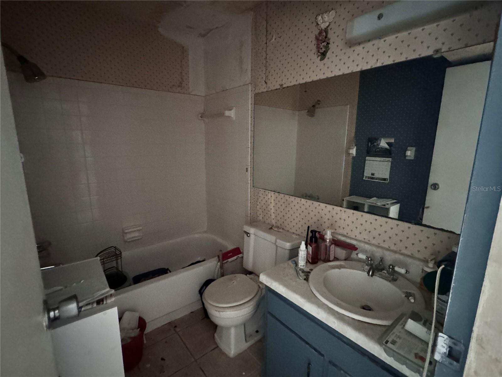 WOODSIDE VILLAGE CONDO - Residential