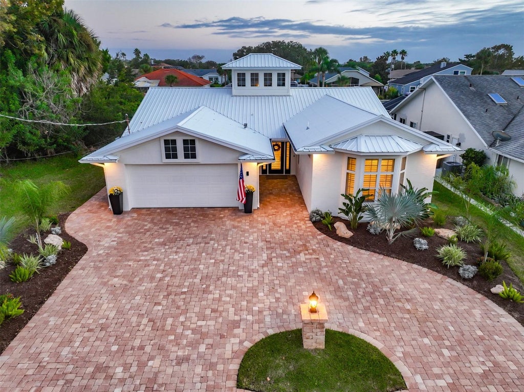 Photo of 8 Crossgate Court E, Palm Coast, FL 32137 (MLS # R4912143)