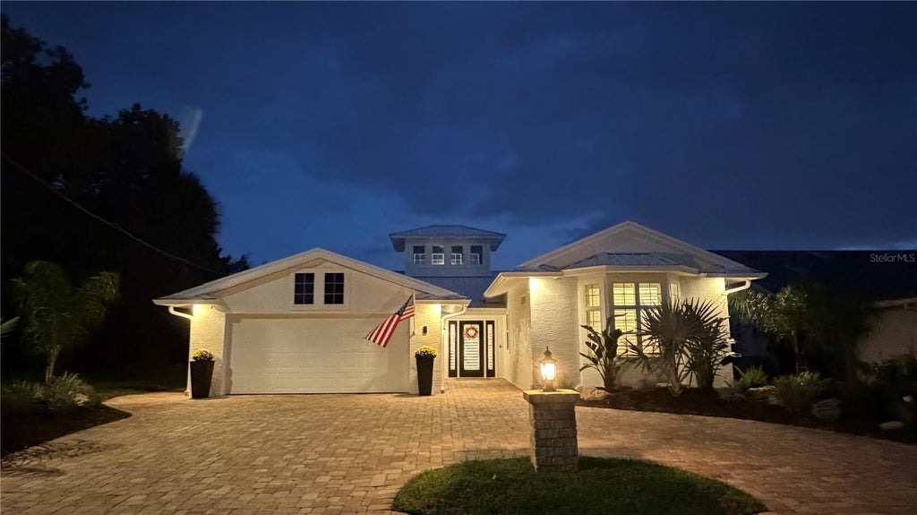 Photo of 8 Crossgate Court E, Palm Coast, FL 32137 (MLS # R4912143)