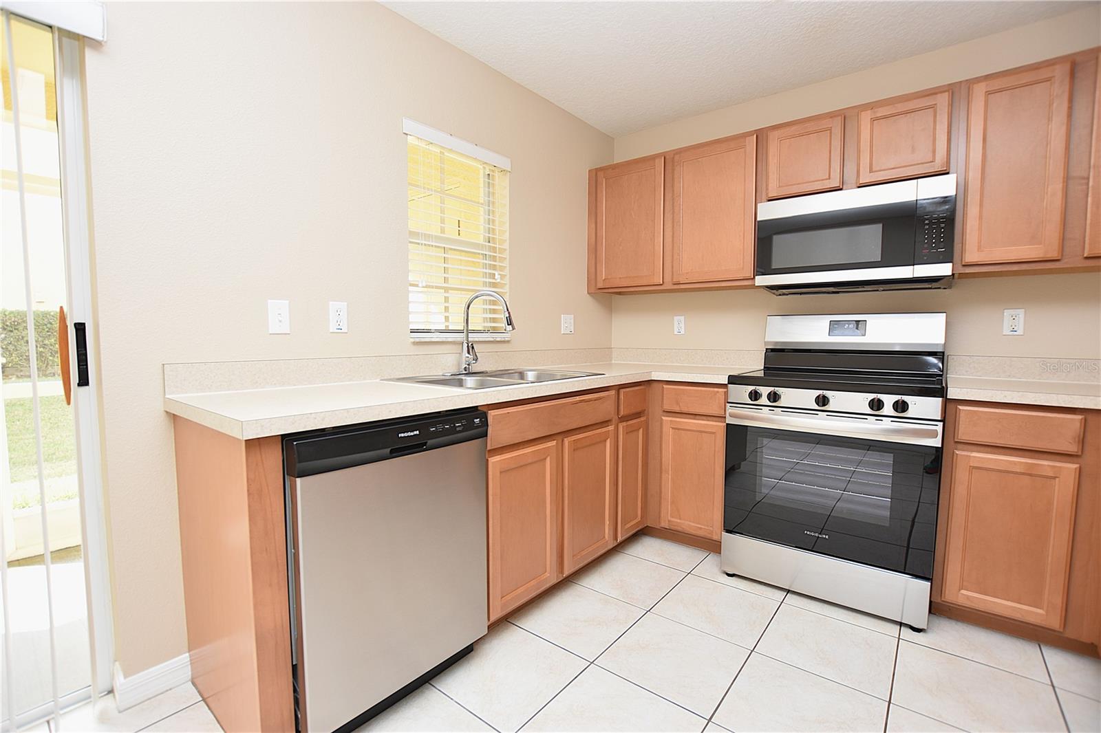 COBBLESTONE LANDING TWNHMS CONDO - Residential