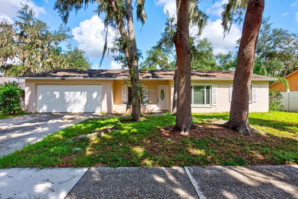 Photo of 518 Wynnwood Drive, Brandon, FL 33511 (MLS # TB8559517)