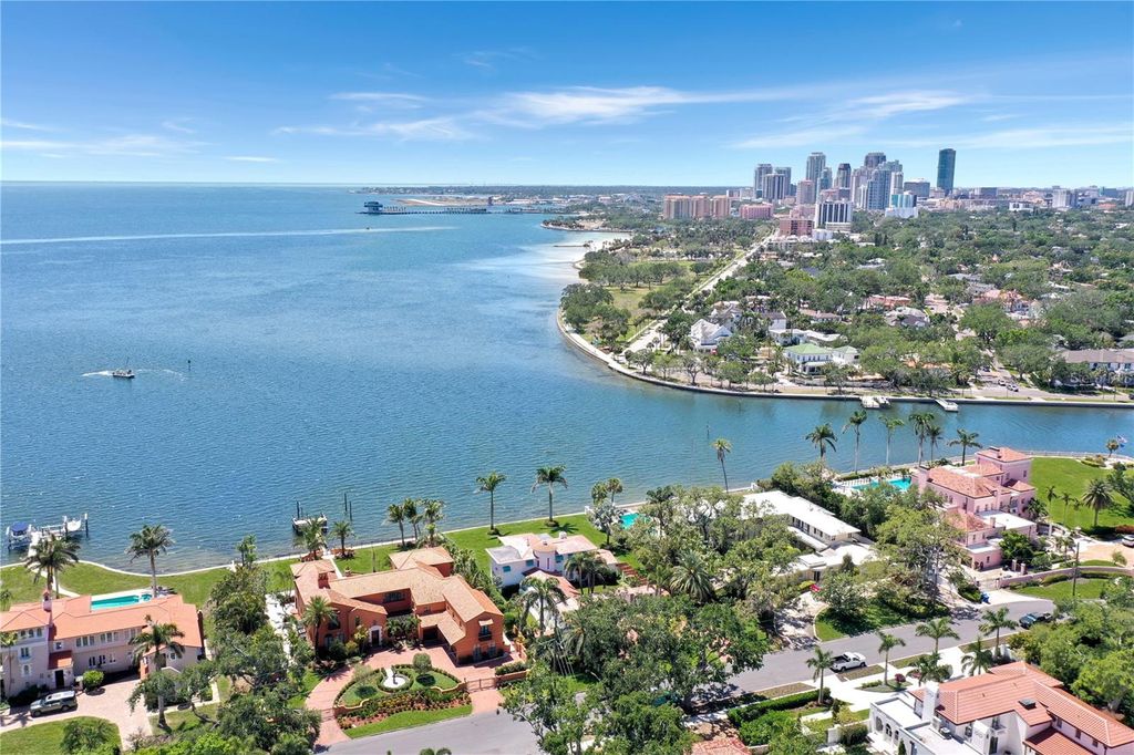 Photo of 501 Brightwaters Boulevard NE, St Petersburg, FL 33704 (MLS # TB8399521)