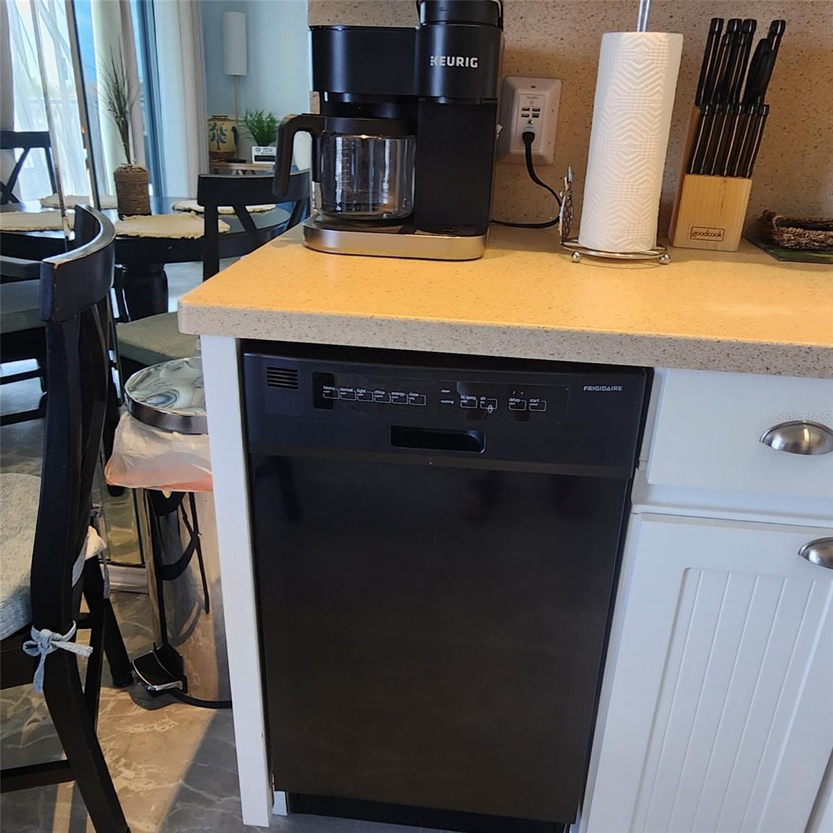 BAYSIDE CONDO - Residential