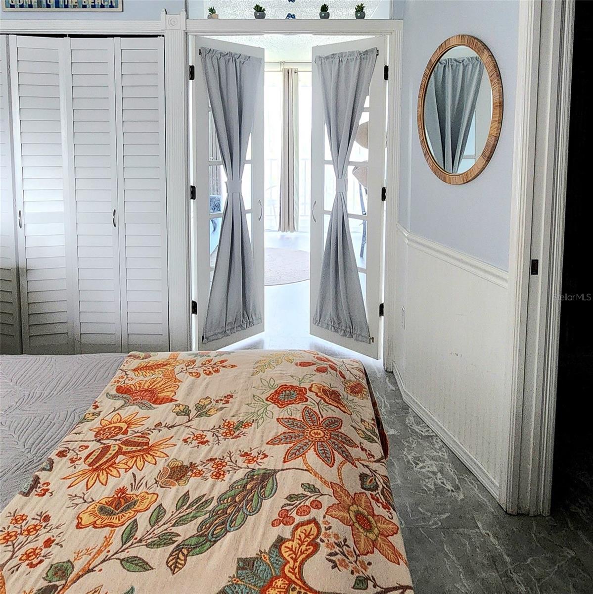 BAYSIDE CONDO - Residential