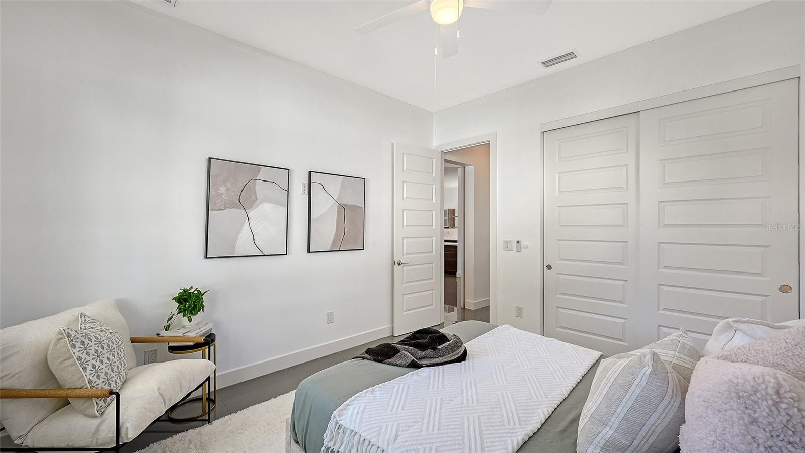 GREENWICH - Residential