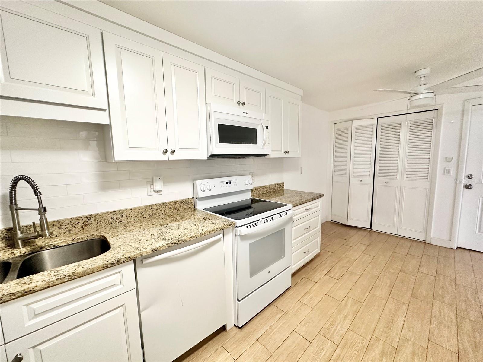 LAKE OF THE WOODS SEC 03 TWNHS - Residential