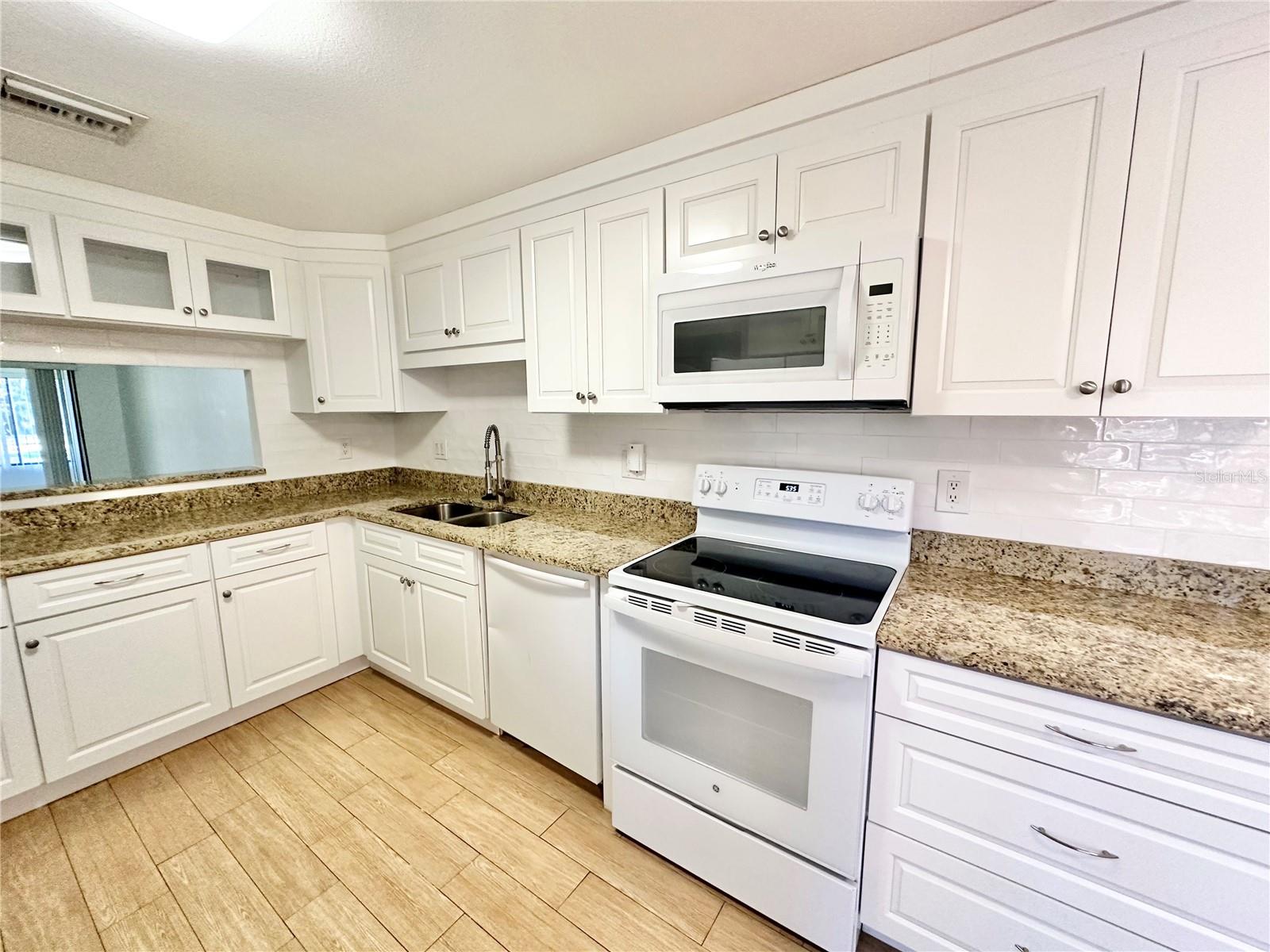 LAKE OF THE WOODS SEC 03 TWNHS - Residential