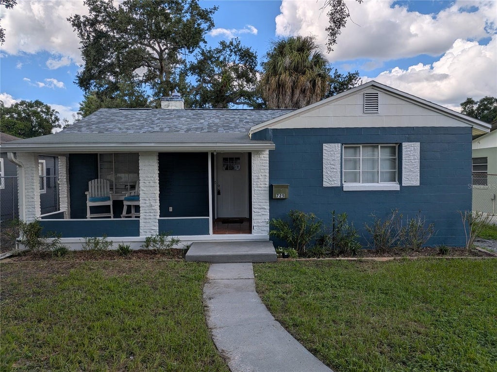Photo of 725 17th Ave S, St Petersburg, FL 33701 (MLS # O6438950)