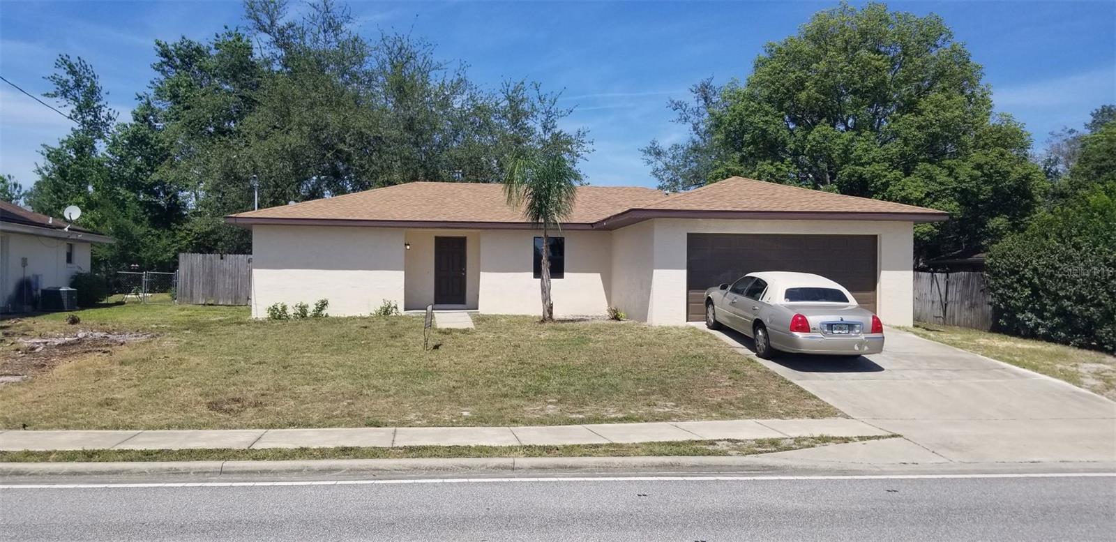 LARGE HOME CLOSE TO I-4 EXIT 114, CLOSE TO SHOPPING, LARGE OPEN KITCHEN. HOME HAS BEEN REMODELED WITH NEW FLOORING, PAINT, KITCHEN, BATHROOMS. NEWER AC SYS & WATER HEATER.